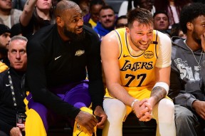 亚博体育-包含窗口期突围战来临，奥兰多魔术围绕NBA常规赛手感冰凉，气氛紧张，心理建设被强调的词条